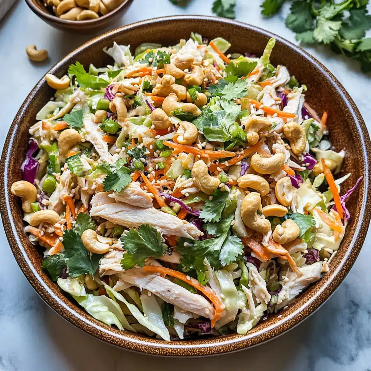 Hühnchen Cashew Knusper Salat